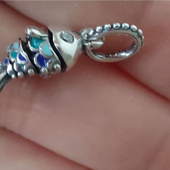 925 Sterling Silver Fish Charm - Picture 7 of 7